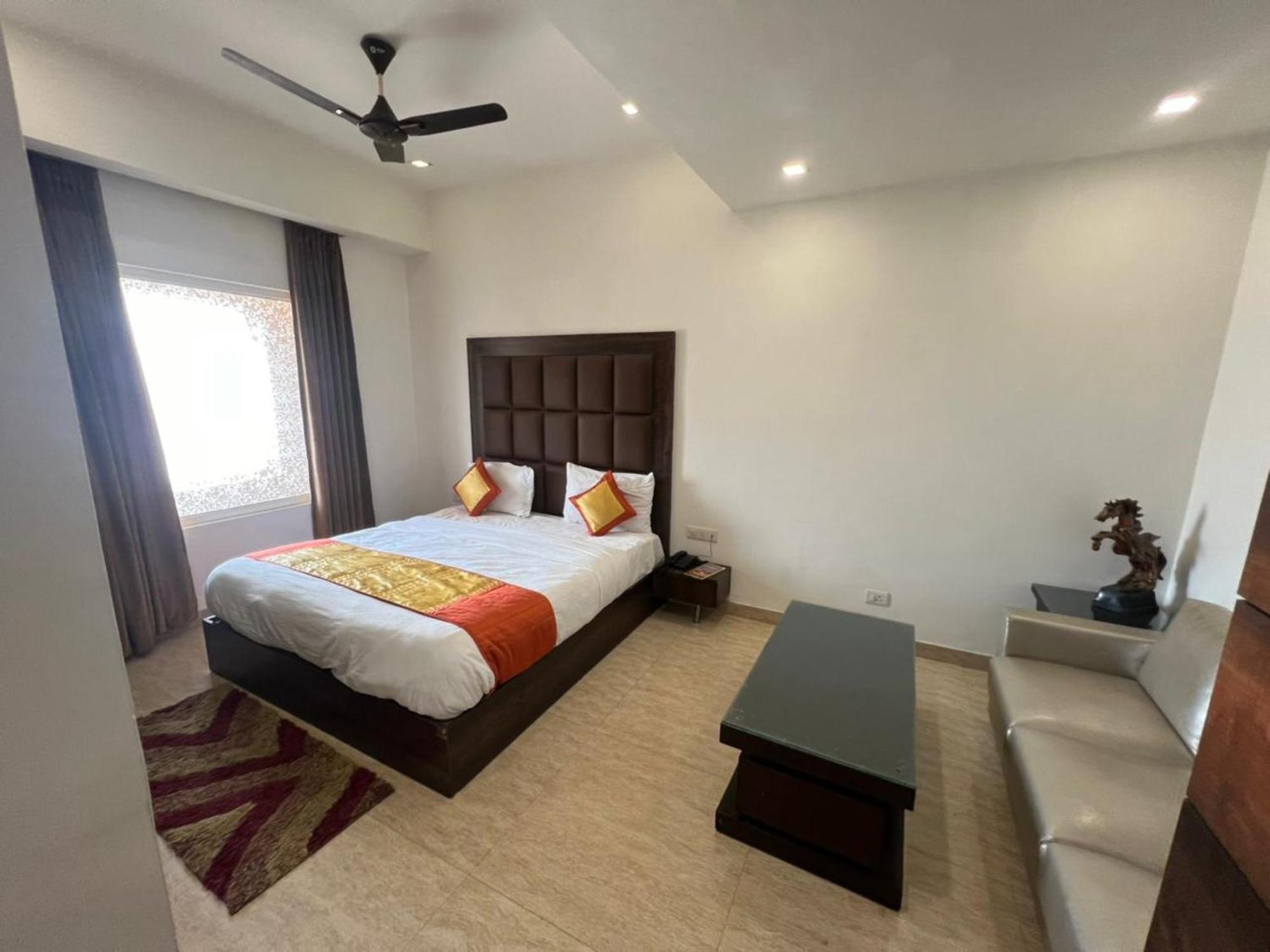 Hotel Royal Palace Hapur المظهر الخارجي الصورة